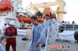 获救渔民抵达三亚,彰显我国海上救援力量
