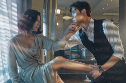 夫妻的世界在线观看,婚外情复仇大戏，收视狂飙5倍，观众热议不断！